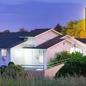 2* Hotel Super 8 By Wyndham Pittsburgh Pa Airport-university Area